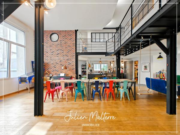 SAINT ETIENNE (42) - Exceptionnel LOFT en triplex de 265 m² avec 7 chambres, bureau, terrasse avec jardin et 2 garages