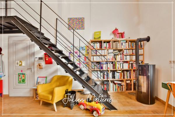 SAINT ETIENNE (42) - Exceptionnel LOFT en triplex de 265 m² avec 7 chambres, bureau, terrasse avec jardin et 2 garages
