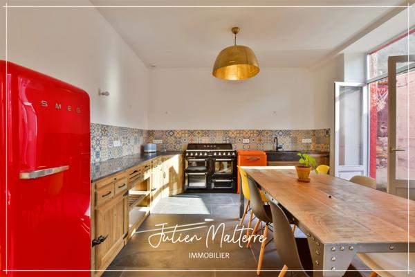 SAINT ETIENNE (42) - Exceptionnel LOFT en triplex de 265 m² avec 7 chambres, bureau, terrasse avec jardin et 2 garages