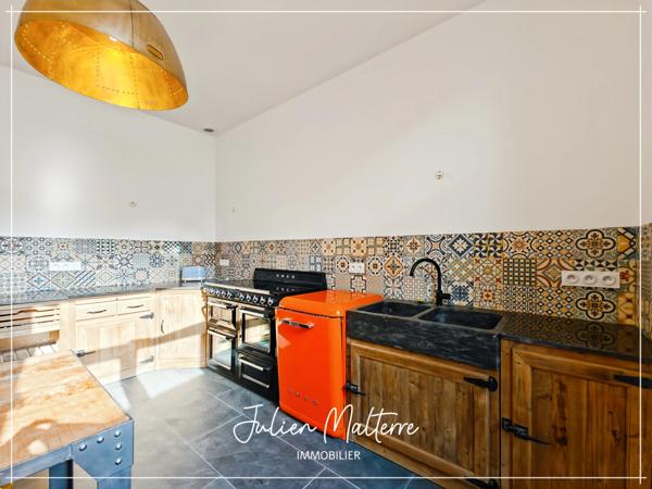 SAINT ETIENNE (42) - Exceptionnel LOFT en triplex de 265 m² avec 7 chambres, bureau, terrasse avec jardin et 2 garages