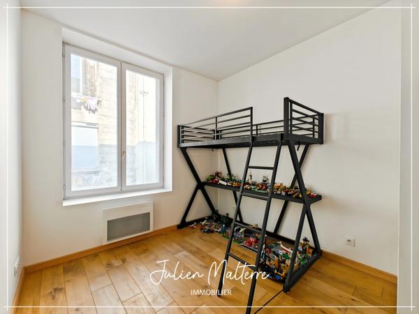 SAINT ETIENNE (42) - Exceptionnel LOFT en triplex de 265 m² avec 7 chambres, bureau, terrasse avec jardin et 2 garages
