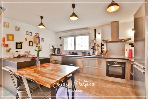 SAINT ETIENNE (42) - Exceptionnel LOFT en triplex de 265 m² avec 7 chambres, bureau, terrasse avec jardin et 2 garages