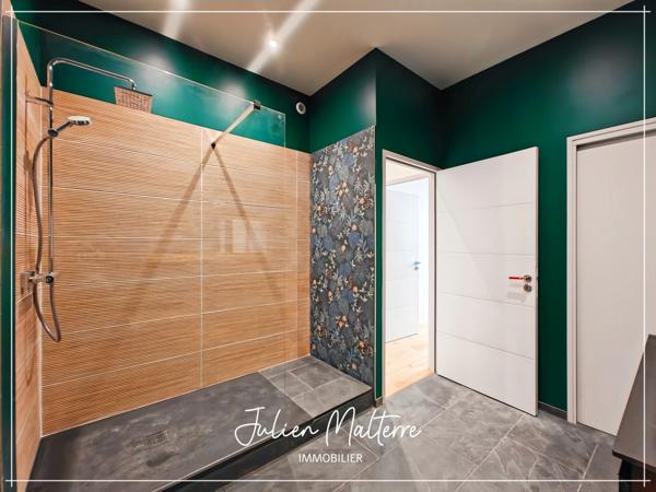 SAINT ETIENNE (42) - Exceptionnel LOFT en triplex de 265 m² avec 7 chambres, bureau, terrasse avec jardin et 2 garages