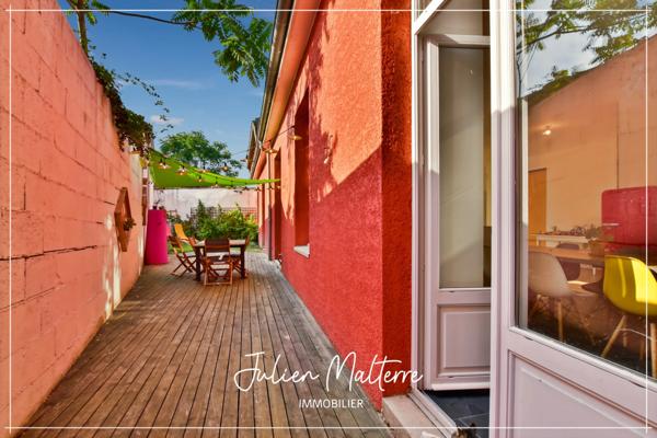 SAINT ETIENNE (42) - Exceptionnel LOFT en triplex de 265 m² avec 7 chambres, bureau, terrasse avec jardin et 2 garages