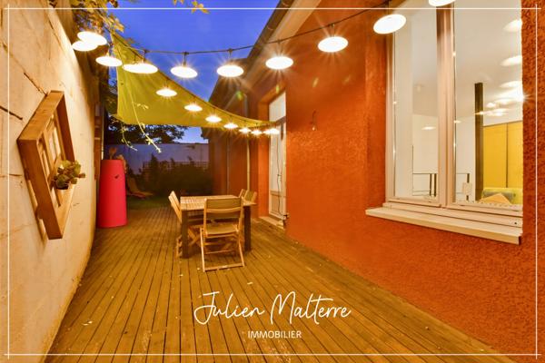 SAINT ETIENNE (42) - Exceptionnel LOFT en triplex de 265 m² avec 7 chambres, bureau, terrasse avec jardin et 2 garages