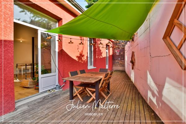 SAINT ETIENNE (42) - Exceptionnel LOFT en triplex de 265 m² avec 7 chambres, bureau, terrasse avec jardin et 2 garages