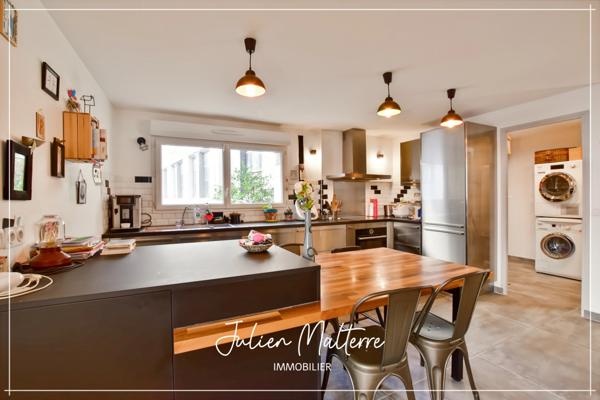 SAINT ETIENNE (42) - Exceptionnel LOFT en triplex de 265 m² avec 7 chambres, bureau, terrasse avec jardin et 2 garages