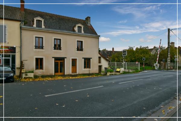 Immeuble à vendre HURIEL (03) Grande maison avec deux logements