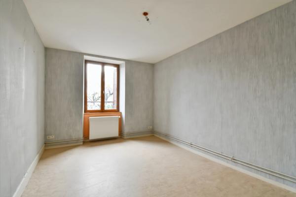 Immeuble à vendre HURIEL (03) Grande maison avec deux logements