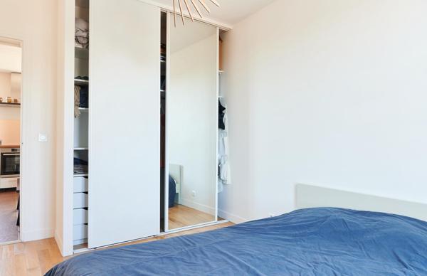 Appartement entièrement rénové situé au calme