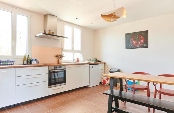 Appartement entièrement rénové situé au calme