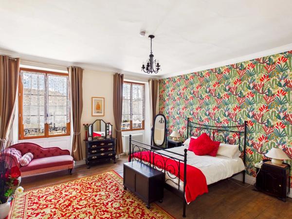 Grande maison avec 8 chambres, à seulement 5 minutes du village pittoresque de Nanteuil en Vallée