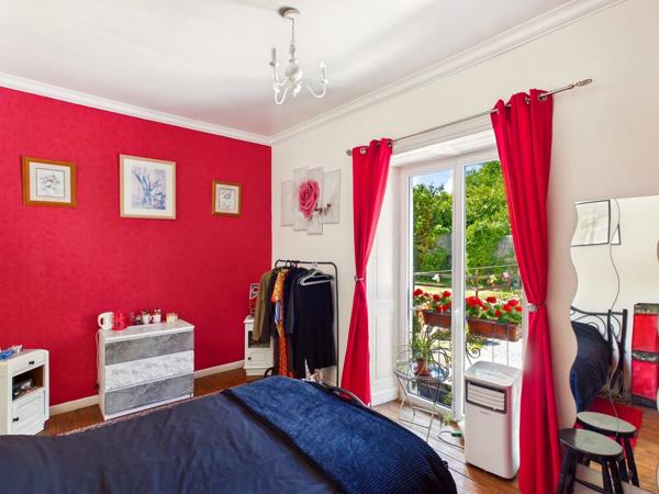 Grande maison avec 8 chambres, à seulement 5 minutes du village pittoresque de Nanteuil en Vallée