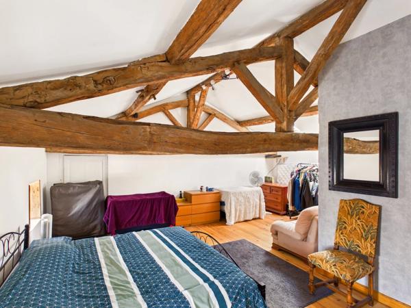 Grande maison avec 8 chambres, à seulement 5 minutes du village pittoresque de Nanteuil en Vallée