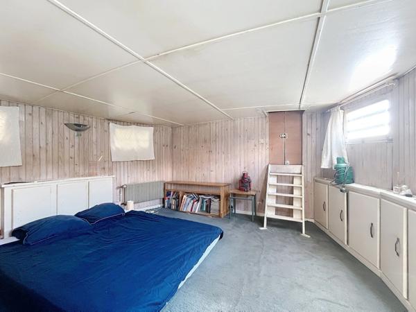 Péniche à rénover – 160m² sur le quai de Serbie, Lyon 6ème