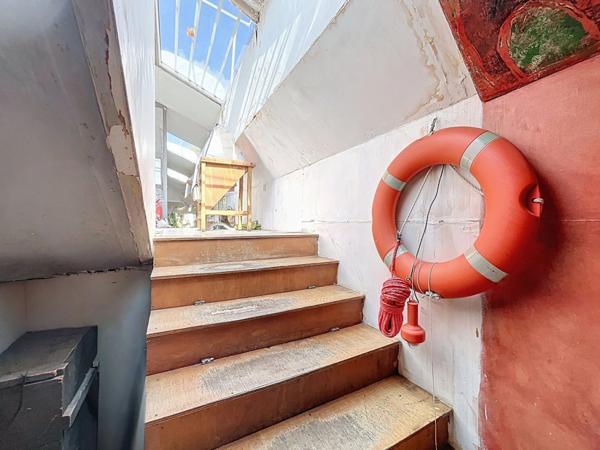 Péniche à rénover – 160m² sur le quai de Serbie, Lyon 6ème