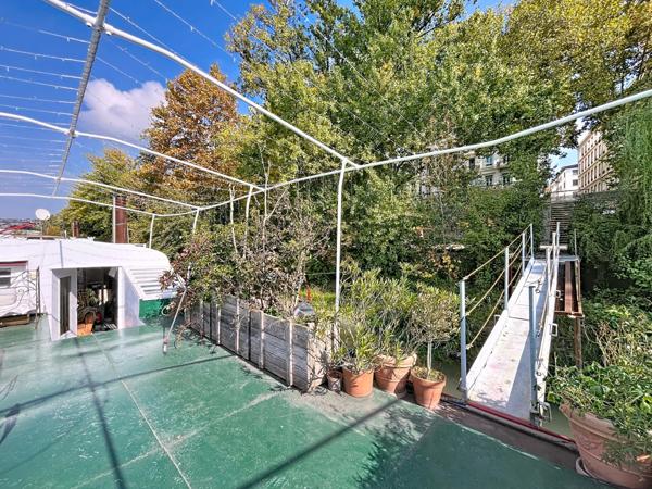 Péniche à rénover – 160m² sur le quai de Serbie, Lyon 6ème