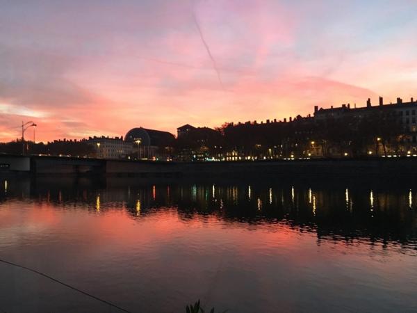 Péniche à rénover – 160m² sur le quai de Serbie, Lyon 6ème