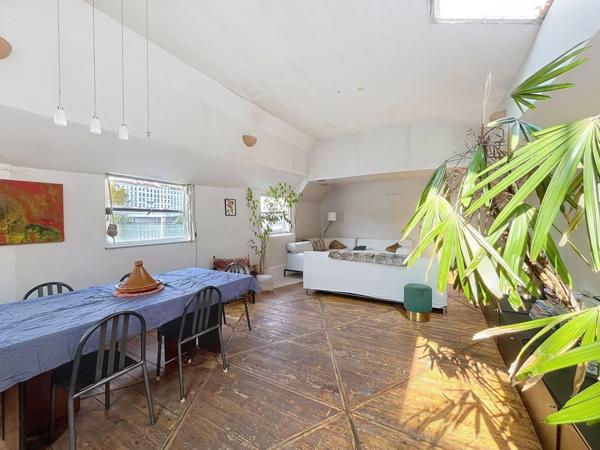 Péniche à rénover – 160m² sur le quai de Serbie, Lyon 6ème