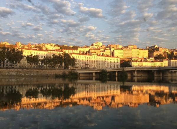 Péniche à rénover – 160m² sur le quai de Serbie, Lyon 6ème