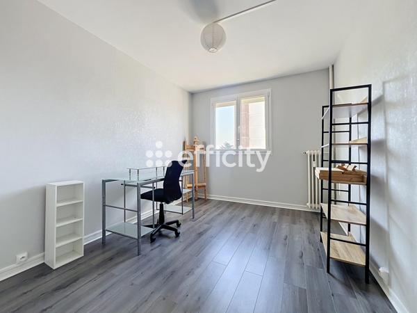 Appartement
         4 pièces
        - 80 m² 149 880 € *