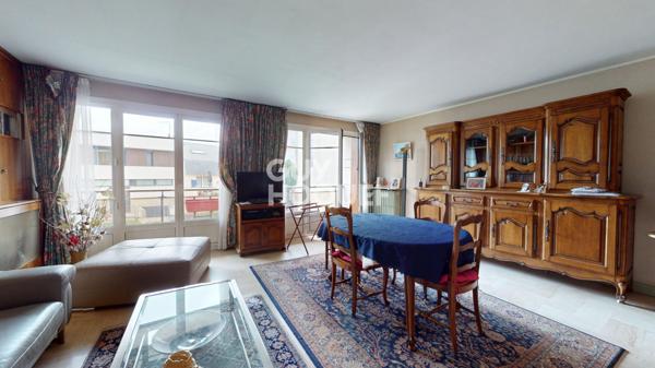 Grand 5 pièces avec balcons et cave dans un quartier recherché