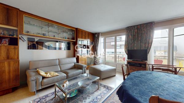 Grand 5 pièces avec balcons et cave dans un quartier recherché