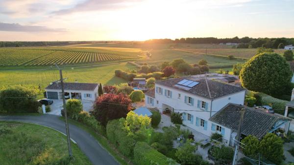 Une heure de Bordeaux - Belle maison économe en énergie avec suites d'invités & petite piscine