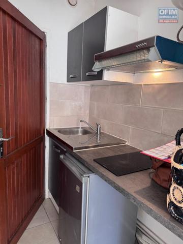 A louer un appartement de type F1 sur la résidence JULIETTE DODU à Saint Denis centre.