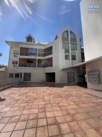 A louer un appartement de type F1 sur la résidence JULIETTE DODU à Saint Denis centre.