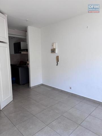 A louer un appartement de type F1 sur la résidence JULIETTE DODU à Saint Denis centre.