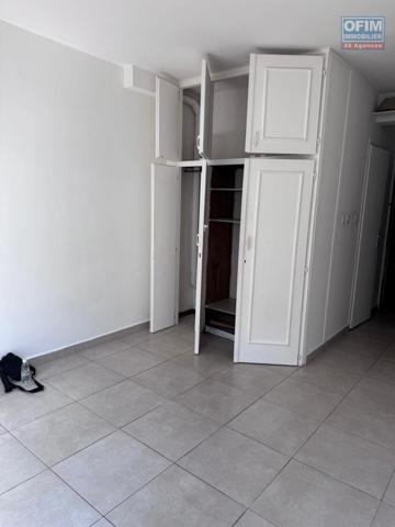 A louer un appartement de type F1 sur la résidence JULIETTE DODU à Saint Denis centre.