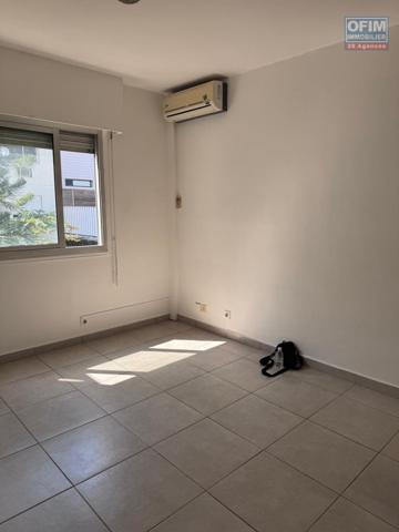 A louer un appartement de type F1 sur la résidence JULIETTE DODU à Saint Denis centre.