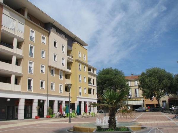 APPARTEMENT CENTRE VILLE - TERRASSE -ASCENSEUR - PARKING