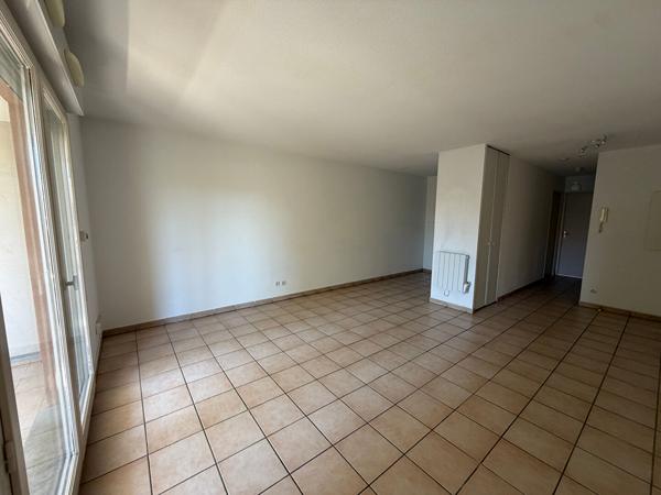 APPARTEMENT CENTRE VILLE - TERRASSE -ASCENSEUR - PARKING