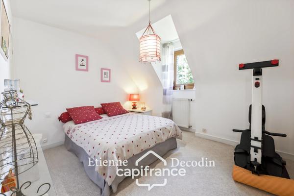 MAISON F7 À VENDRE - SAINT-RENAN (29) - CENTRE-VILLE - 225 M² HABITABLES - TERRAIN 1075 M² - DOUBLE GARAGE