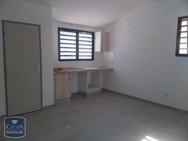 Appartement à louer 1 pièce 27.7m² Saint-Pierre (97410)