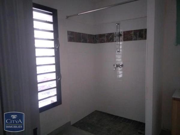 Appartement à louer 1 pièce 27.7m² Saint-Pierre (97410)