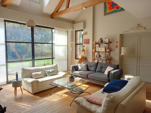 LAVAL – MAISON DE CARACTÈRE DE 240 M² AVEC JARDIN ARBORÉ DE 1 180 M², À DEUX PAS DU CENTRE-VILLE