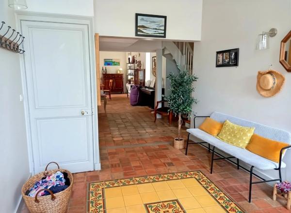 LAVAL – MAISON DE CARACTÈRE DE 240 M² AVEC JARDIN ARBORÉ DE 1 180 M², À DEUX PAS DU CENTRE-VILLE