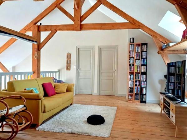LAVAL – MAISON DE CARACTÈRE DE 240 M² AVEC JARDIN ARBORÉ DE 1 180 M², À DEUX PAS DU CENTRE-VILLE