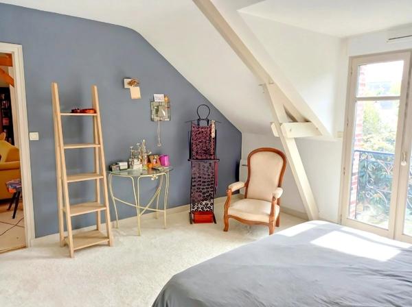 LAVAL – MAISON DE CARACTÈRE DE 240 M² AVEC JARDIN ARBORÉ DE 1 180 M², À DEUX PAS DU CENTRE-VILLE