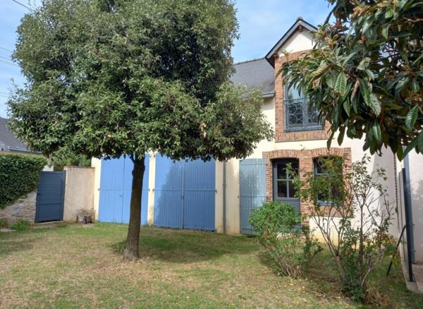LAVAL – MAISON DE CARACTÈRE DE 240 M² AVEC JARDIN ARBORÉ DE 1 180 M², À DEUX PAS DU CENTRE-VILLE