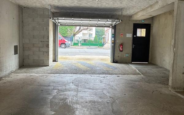 Stationnement à louer