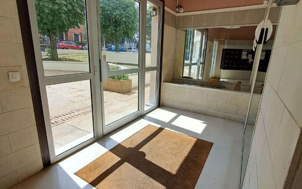 Appartement à louer    3 pièces •  Villemomble