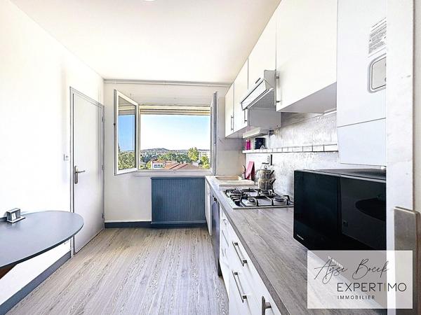 Romans-sur-Isère (26100) **À vendre à Romans-sur-Isère centre– Appartement T4 lumineux avec parc et stationnement sécurisé**