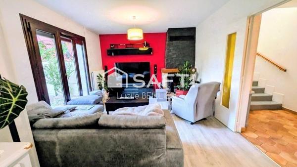 A SEVRAN 93270  maisons de 125 m², 5 pièces,  4 chambres, un séjour donnant sur une grande terrasse, un jardin sur un terrain de 384 m².