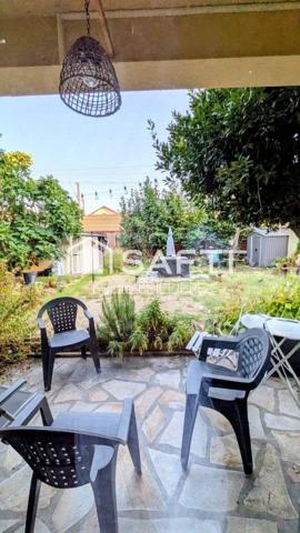 A SEVRAN 93270  maisons de 125 m², 5 pièces,  4 chambres, un séjour donnant sur une grande terrasse, un jardin sur un terrain de 384 m².