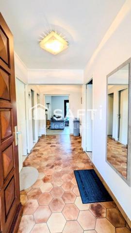 A SEVRAN 93270  maisons de 125 m², 5 pièces,  4 chambres, un séjour donnant sur une grande terrasse, un jardin sur un terrain de 384 m².