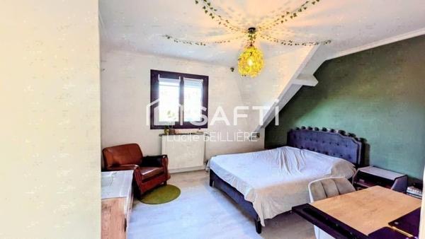 A SEVRAN 93270  maisons de 125 m², 5 pièces,  4 chambres, un séjour donnant sur une grande terrasse, un jardin sur un terrain de 384 m².